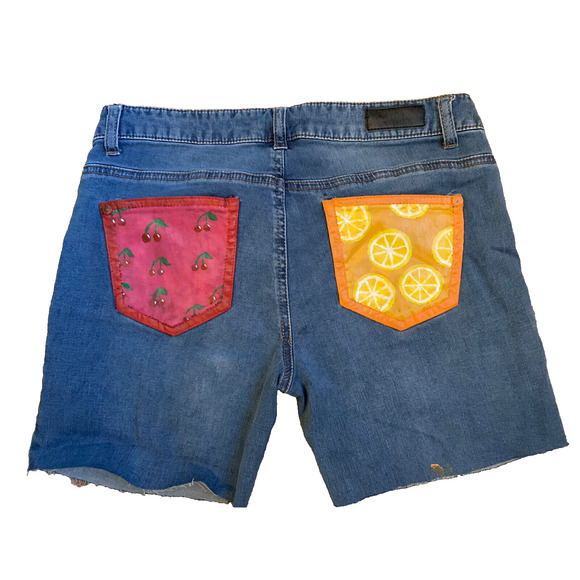 Celebrity Pink Denim Jean Shorts Juniors Sz 9 Embellished Pockets Cuffed LowRise - Picture 3 of 12